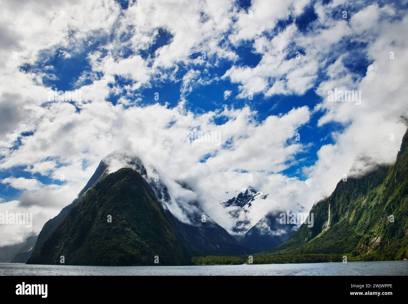 Landschaft des Milford Sound / Piopiotahi, Südinsel, Neuseeland Stockfoto
