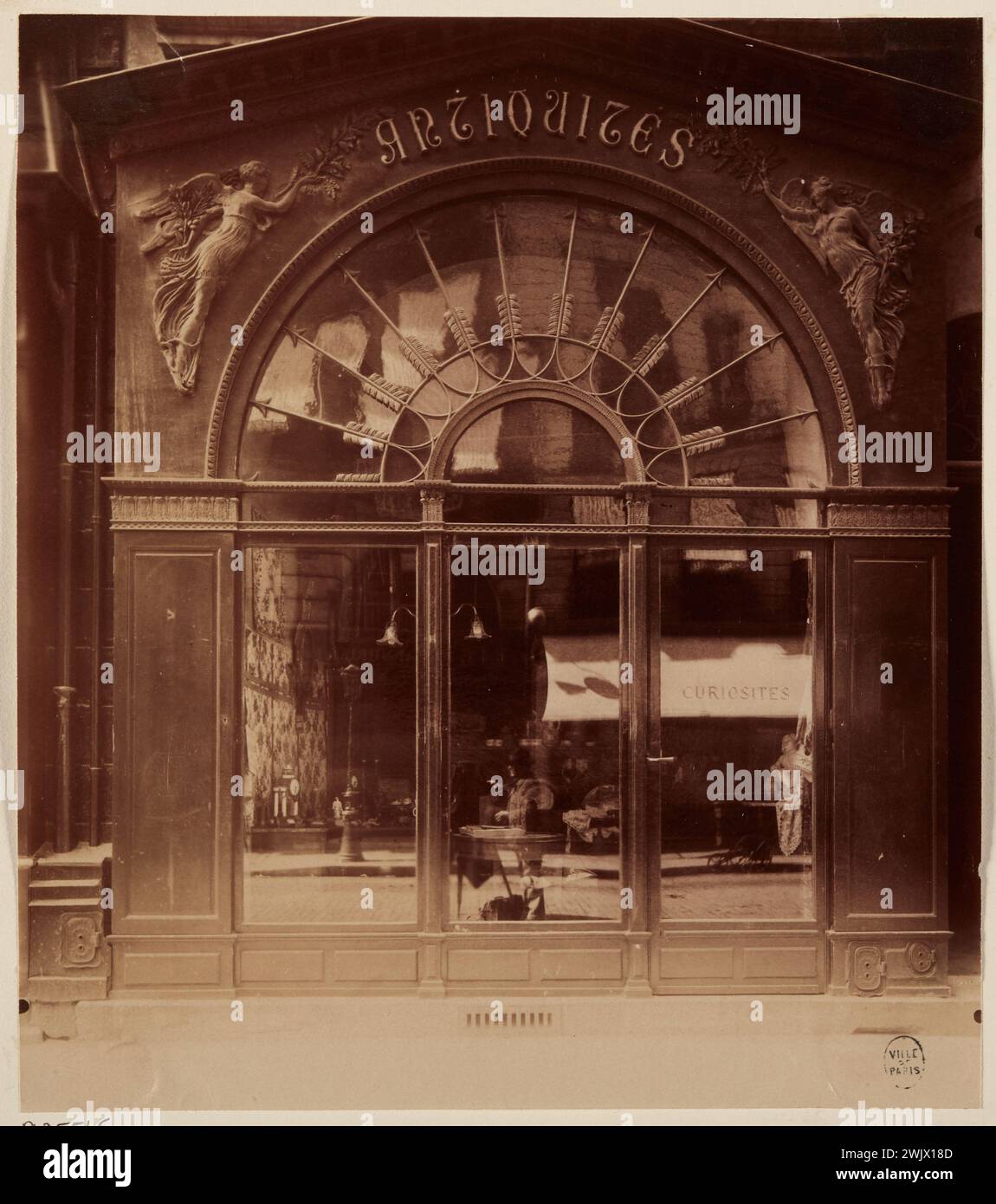 Atget, Eugène (Jean Eugène Auguste Atget, dit) (N.1857-02-12-D.1927-08-04), Boutique, 21 rue du Faubourg-Saint-Honoré, 8. Arrondissement, Paris. (Dummy-Titel), 1902. Zeichnen Sie auf Albuminpapier. Carnavalet Museum, Geschichte von Paris. Stockfoto