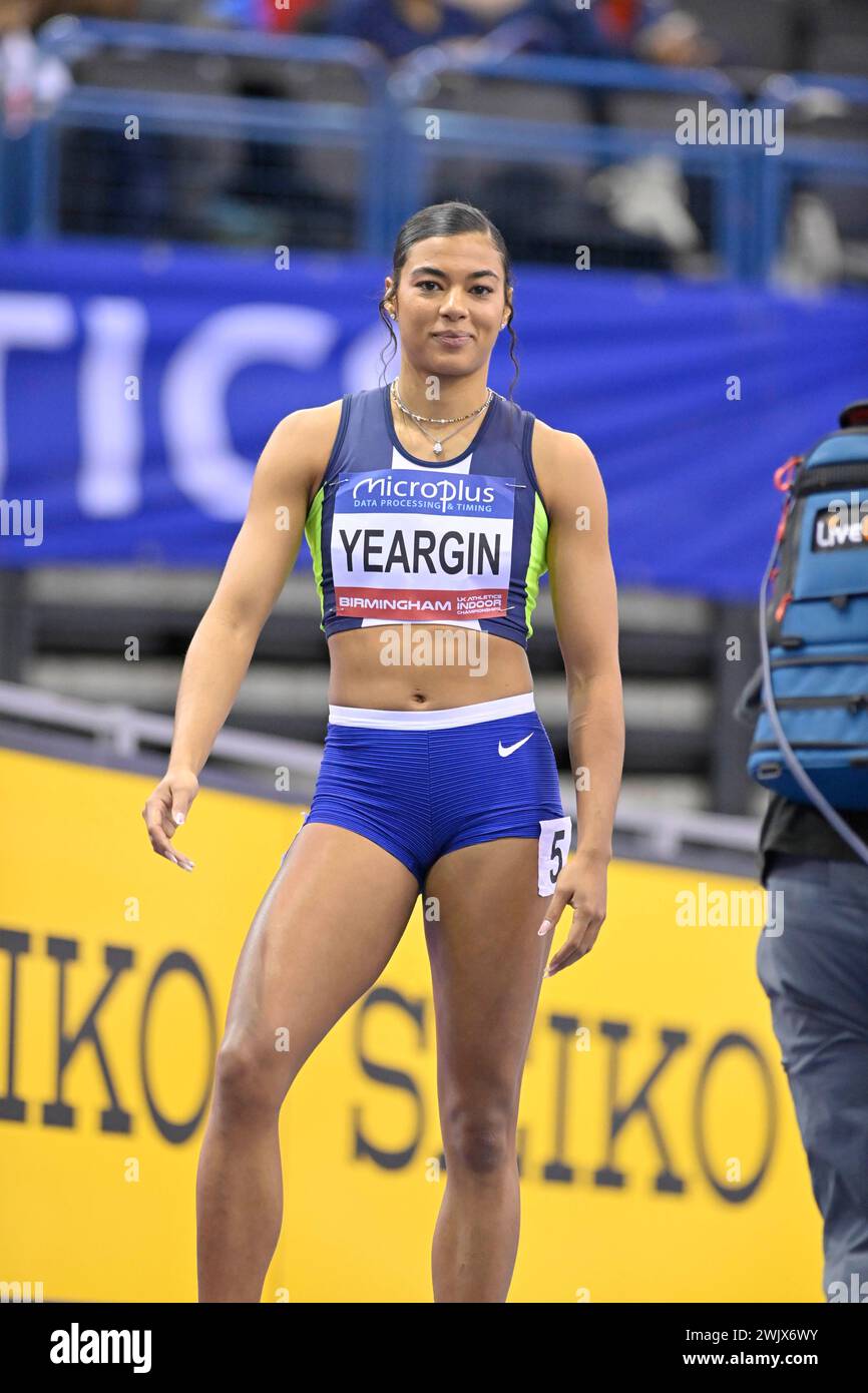 Birmingham England -17-2-2024 : Nicole Yeargin 400-m-Läufe der Frauen in der Utilita Arena von Birmingham für die Microplus UK Leichtathletics Indoor Championships 2024 in Großbritannien. Quelle: PATRICK ANTHONISZ/Alamy Live News Stockfoto