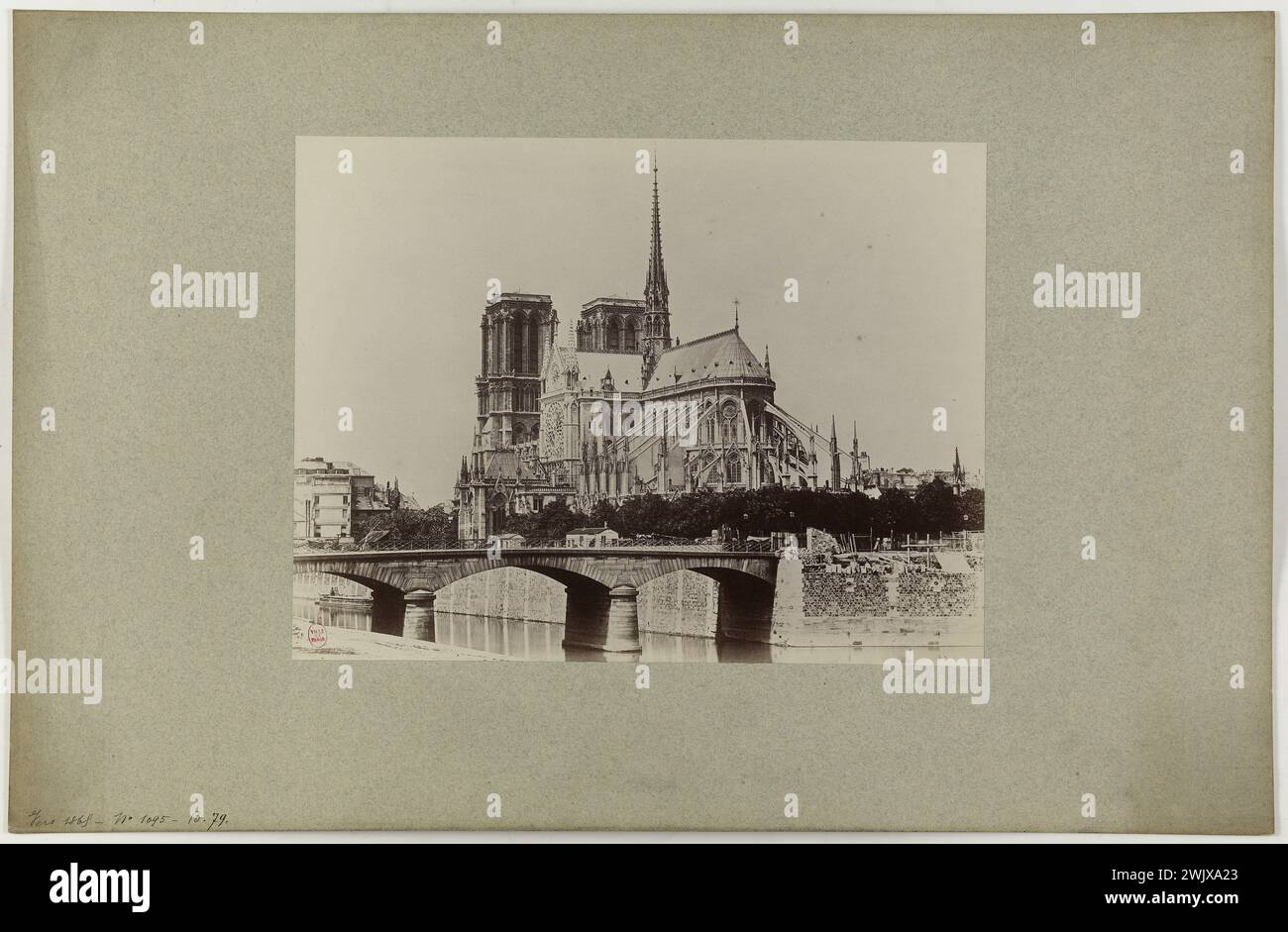 Emonts oder Emonds, Pierre. 'Chevet der Kathedrale Notre-Dame-de-Paris, 4. Arrondissement, um 1865'. Albuminpapier. Etwa 1860-1870. Paris, Carnavalet Museum. 144175-9 Stockfoto