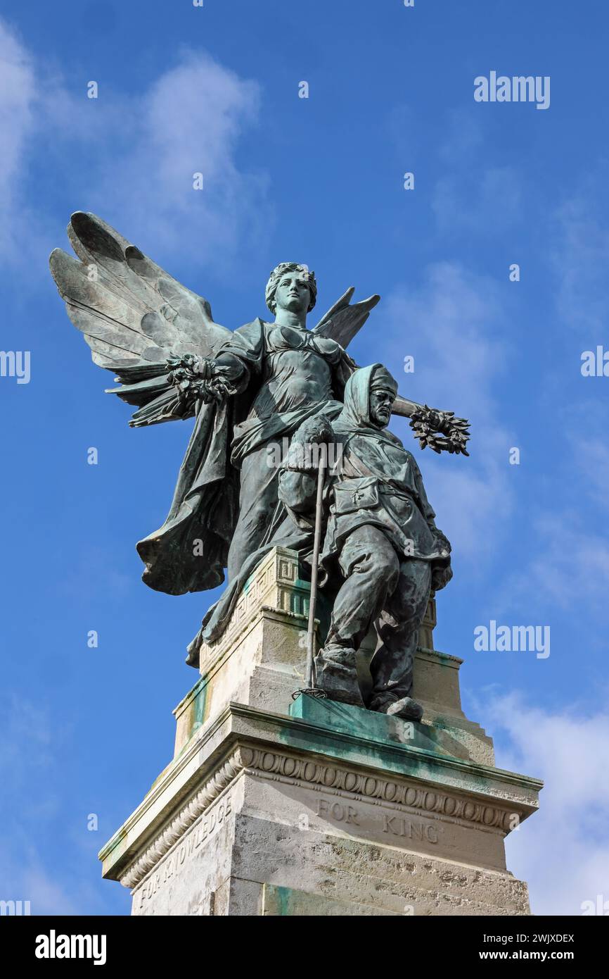 Die Skulptur von Albert H Hodge am Gipfel des Scott Memorial am Mount Wise in Devonport. Aufrechtes Bild mit Kopfzeilenabstand. Stockfoto