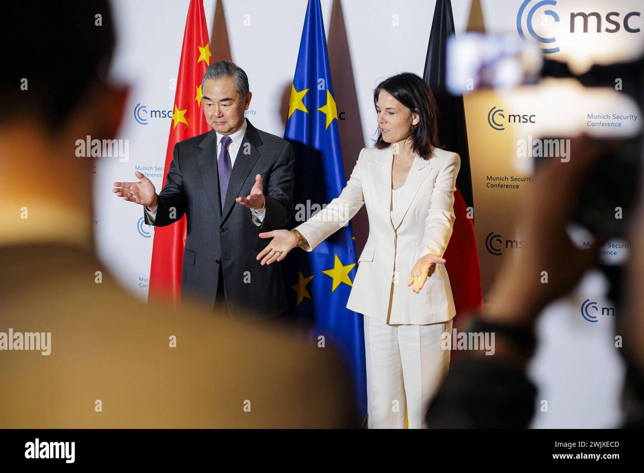 60. Münchner Sicherheitskonferenz. Annalena Baerbock Buendnis 90/die Gruenen, Bundesaussenministerin, trifft den Aussenminister von China, Wang Yi. München, 17.02.2024. Fotografiert im Auftrag des Auswaertigen Amtes Muenchen Deutschland *** 60 Münchner Sicherheitskonferenz Annalena Baerbock Buendnis 90 die Gruenen trifft den chinesischen Außenminister Wang Yi München, 17 02 2024 fotografiert im Auftrag des Auswärtigen Amtes München Deutschland Copyright: XThomasxTrutschelx Stockfoto