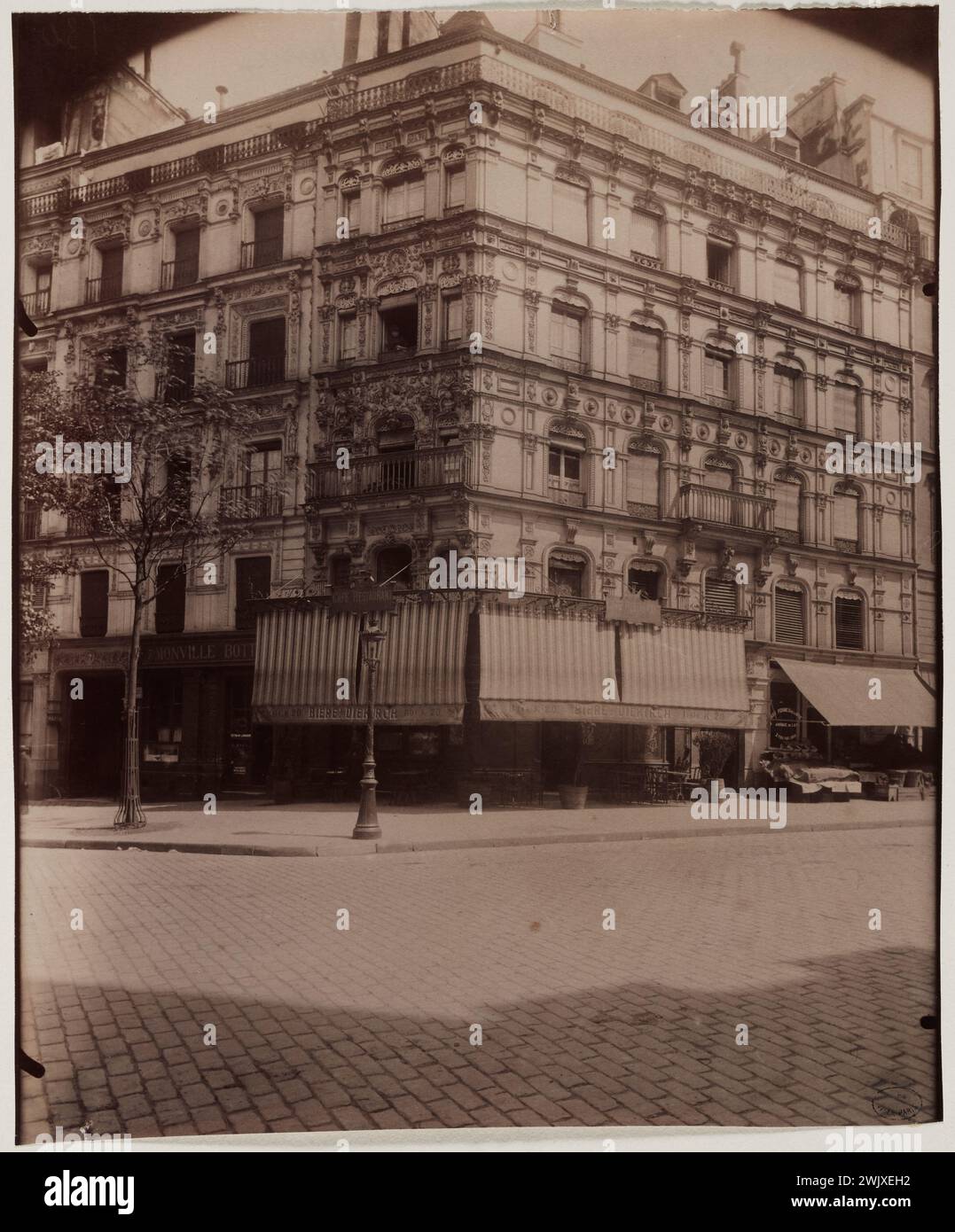 Atget, Eugène (Jean Eugène Auguste Atget, dit) (Nr. 1857-02-12-D.1927-08-04), Angle of Place Jussieu und 24 rue Linné, 5. Arrondissement, Paris. (Dummy-Titel), 1909. Zeichnen Sie auf Albuminpapier. Carnavalet Museum, Geschichte von Paris. Stockfoto