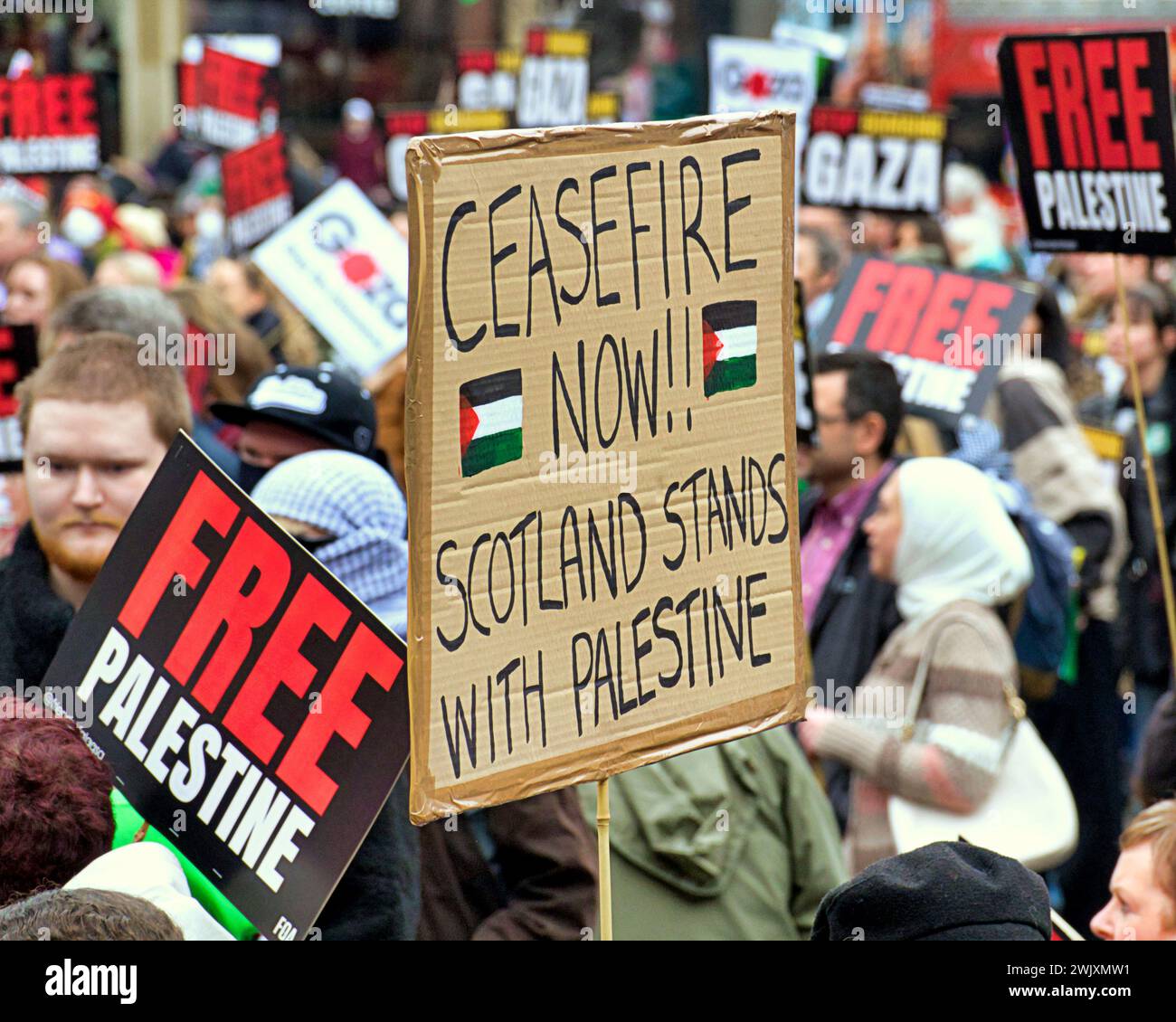Glasgow, Schottland, Großbritannien. Februar 2024. Palästinensische Demonstration und marsch auf dem george Square im Stadtzentrum. Credit Gerard Ferry/Alamy Live News Stockfoto