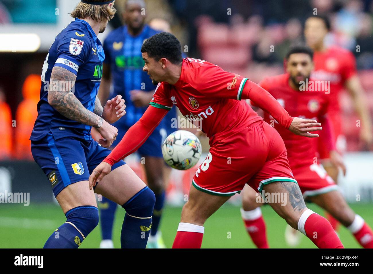 Walsall, Großbritannien. Februar 2024. Walsalls Josh Gordon spielte beim Spiel der EFL Sky Bet League 2 zwischen Walsall und Mansfield Town im Poundland Bescot Stadium, Walsall, England am 17. Februar 2024. Foto von Stuart Leggett. Nur redaktionelle Verwendung, Lizenz für kommerzielle Nutzung erforderlich. Keine Verwendung bei Wetten, Spielen oder Publikationen eines einzelnen Clubs/einer Liga/eines Spielers. Quelle: UK Sports Pics Ltd/Alamy Live News Stockfoto