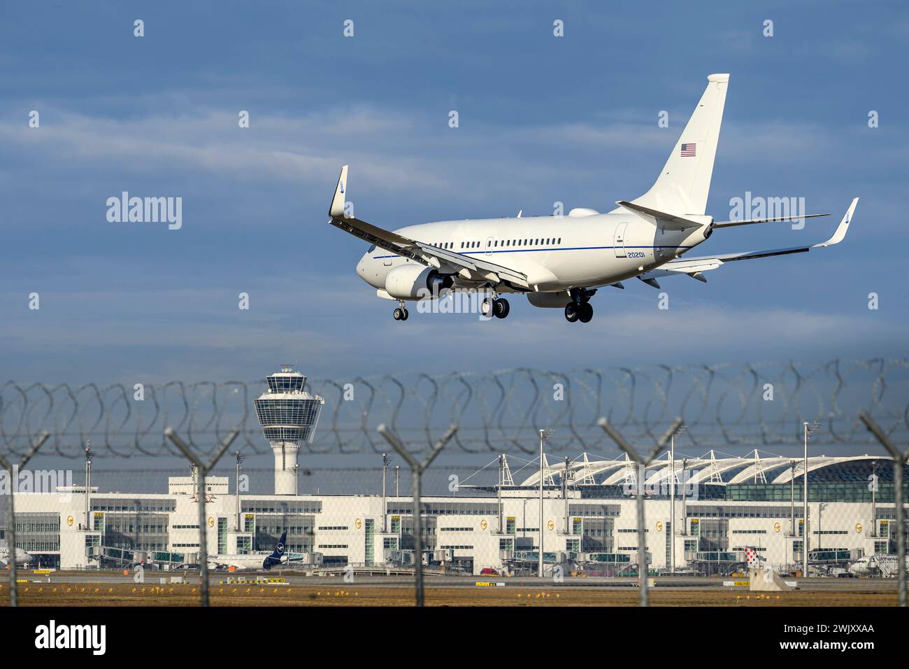 München, Deutschland - 16. Februar. 2024: Boeing C-40 Clipper der United States Air Force mit der Flugzeugnummer 02-0201 landet als Teil der Munic Stockfoto