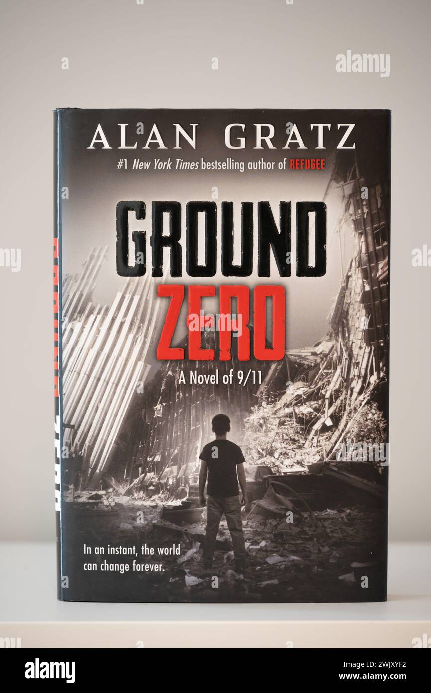 Calgary, Alberta - 16. Februar 2024: Cover von Alan Gratzes Roman Ground Zero. Stockfoto