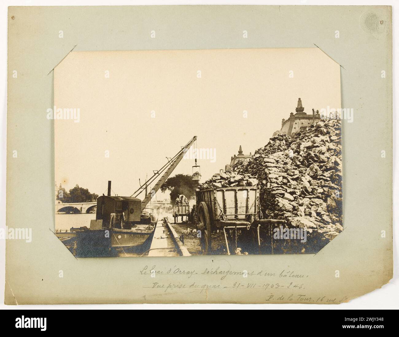 Ein Boot entladen, Quai d'Orsay. Paris (7. Arr.). Foto von Paul de la Tour. Gelatino-Silberbromid-Ziehung, 1903. Paris, Carnavalet Museum. 123089-10 Stockfoto