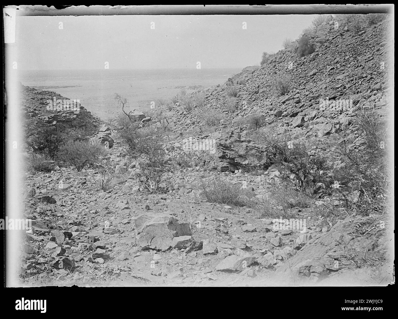 Blick auf Afrika - felsige Landschaft (gebräuchlicher Name). Fotoplatte aus Glas. Museum des romantischen Lebens. Stockfoto