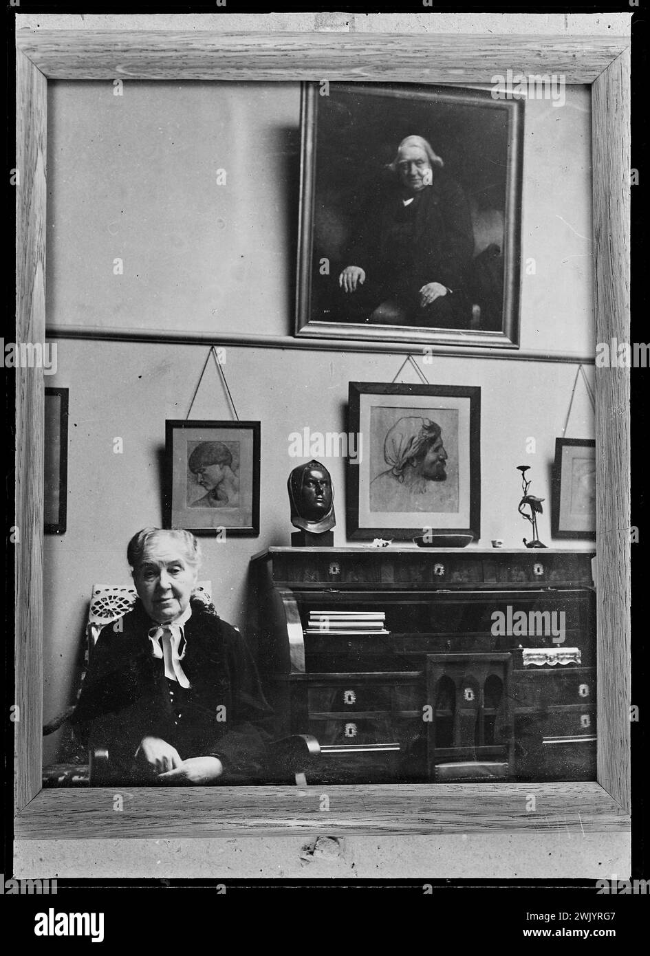 Noémi Renan, um 1939 (gebräuchlicher Name). Fotoplatte aus Glas. Museum des romantischen Lebens. Stockfoto