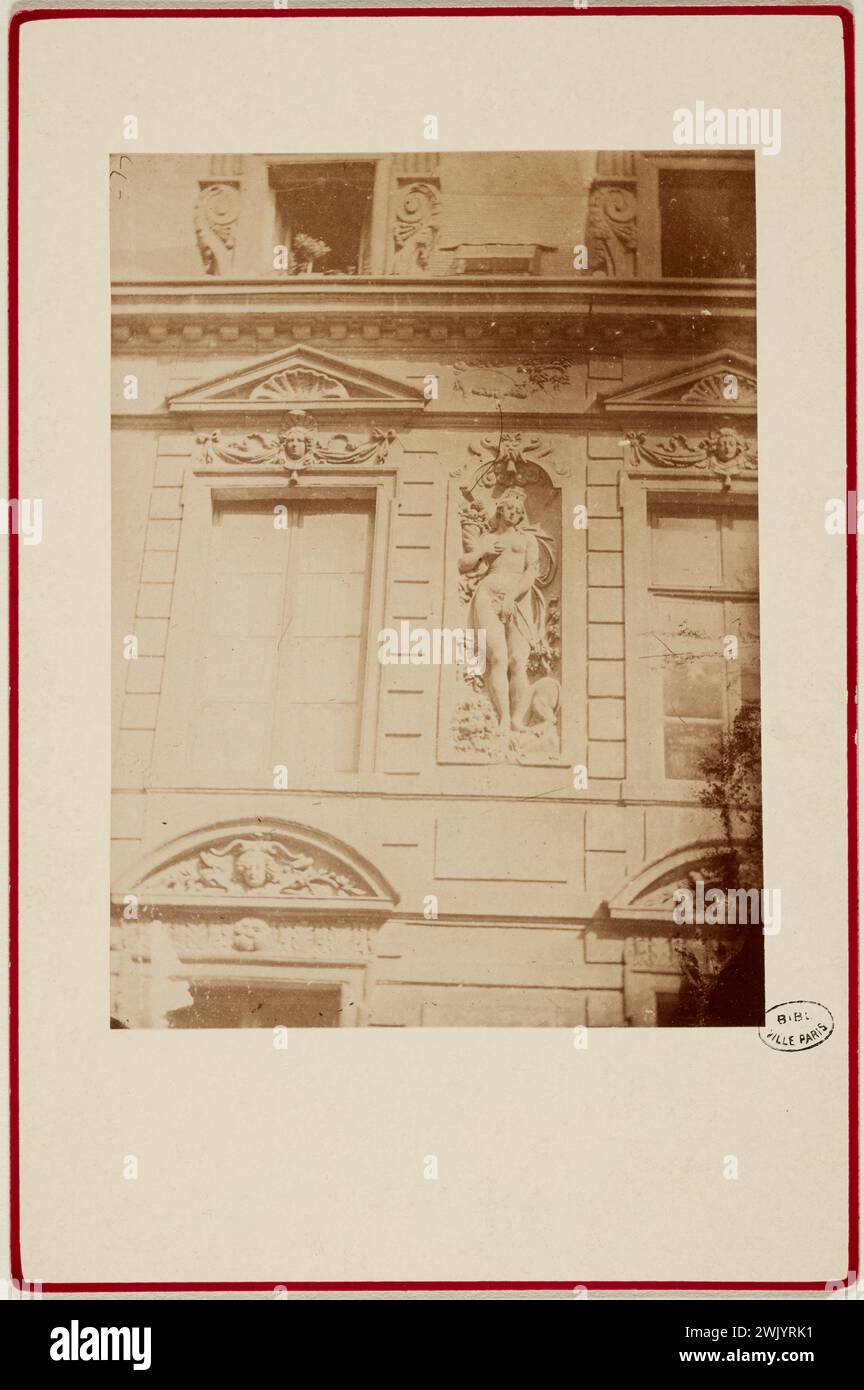 Anonym, Skulptur der Fassade, Hôtel de Sully, Rue Saint-Antoine 62, 4. Arrondissement, Paris. (Dummy-Titel). Albuminpapier zeichnet. Carnavalet Museum, Geschichte von Paris. Stockfoto