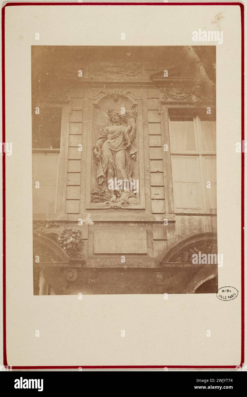 Anonym, Skulptur der Fassade, Hôtel de Sully, Rue Saint-Antoine 62, 4. Arrondissement, Paris. (Dummy-Titel). Albuminpapier zeichnet. Carnavalet Museum, Geschichte von Paris. Stockfoto