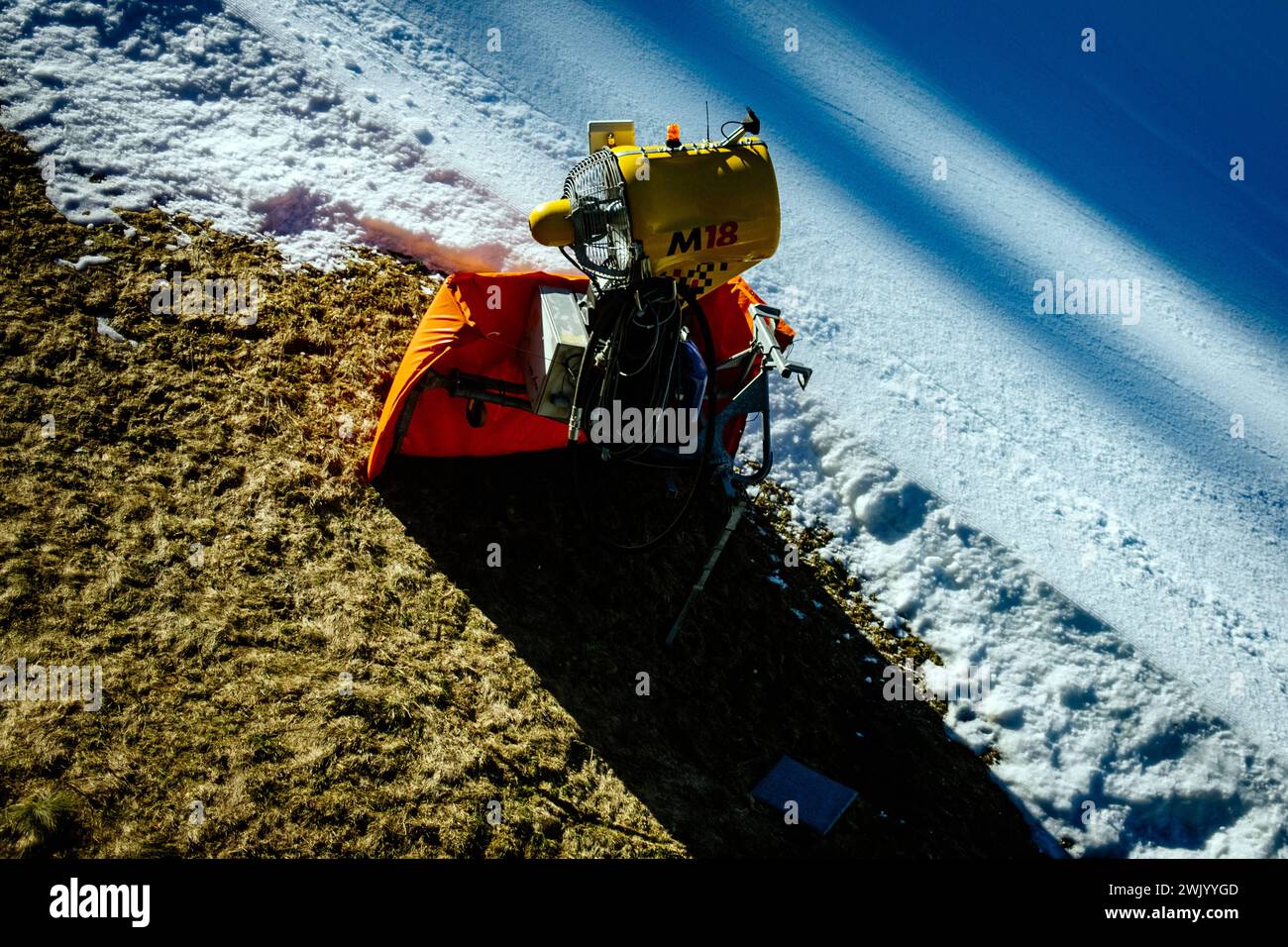 Going am Wilden Kaiser , 150224 , SkiWelt Wilder Kaiser im Bild: Schneekanone, SkiWelt Wilder Kaiser, 1200m gelegen Astberg, den Hausberg von Going *** Going am Wilden Kaiser , 150224 , SkiWelt Wilder Kaiser im Bild Schneekanone, SkiWelt Wilder Kaiser, 1200m Astberg, der Hausberg von Going Stockfoto