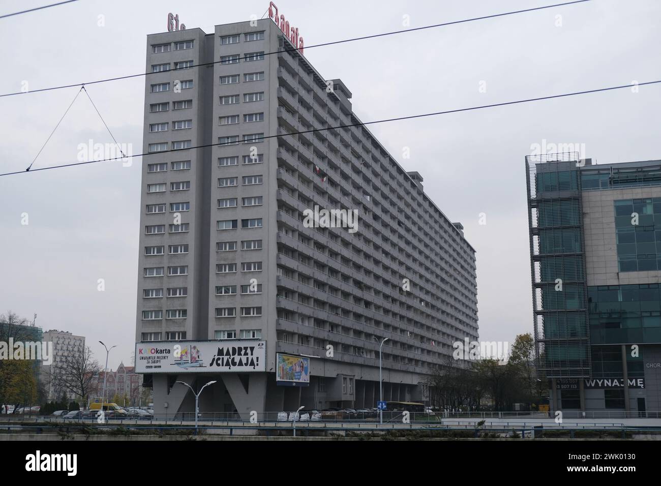 Brutalistischer "Superunit"-Wohnblock in Zentral-Kattowitz, Polen Stockfoto