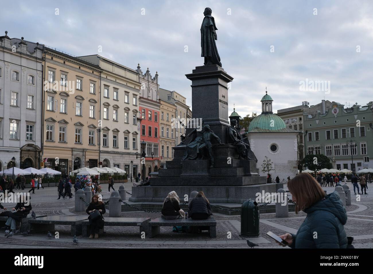 Adam-Mickiewicz-Denkmal auf dem Krakauer Hauptmarkt, Polen Stockfoto