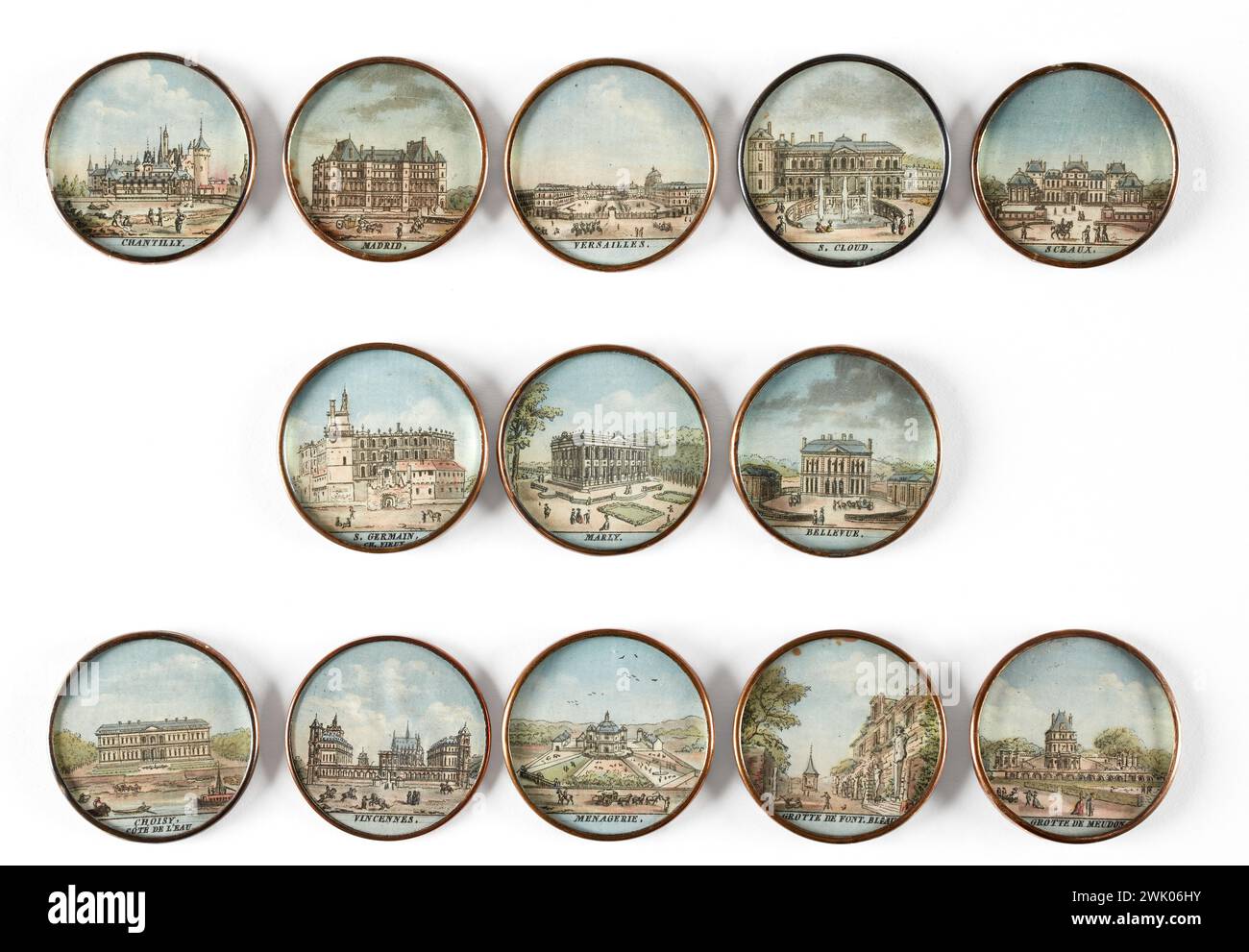 Anonym, Satz mit 13 Tasten (üblicher Name), 1785. Grabpapier (mit Gouache veredelt?), Metall (Kupferlegierung), Glas. Palais Galliera, Modemuseum der Stadt Paris. Stockfoto