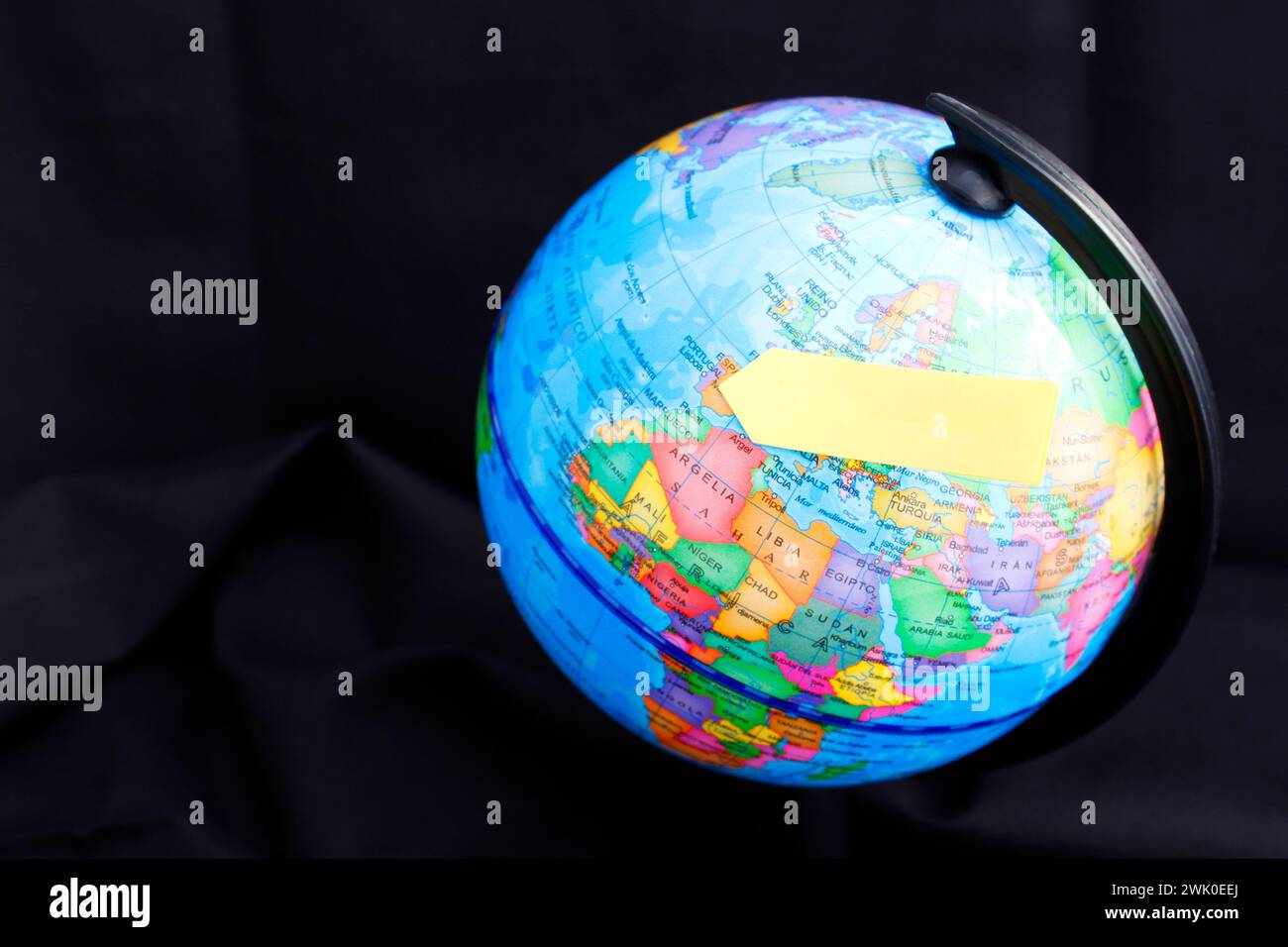 Planet Erde Markierung eines geografischen Standorts (Texte auf Spanisch) Stockfoto
