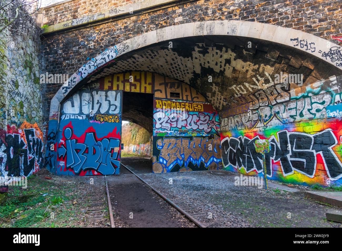 Paris, Frankreich - 02 17 2024 : der kleine Gürtel, eine ehemalige Eisenbahnlinie um Paris Stockfoto