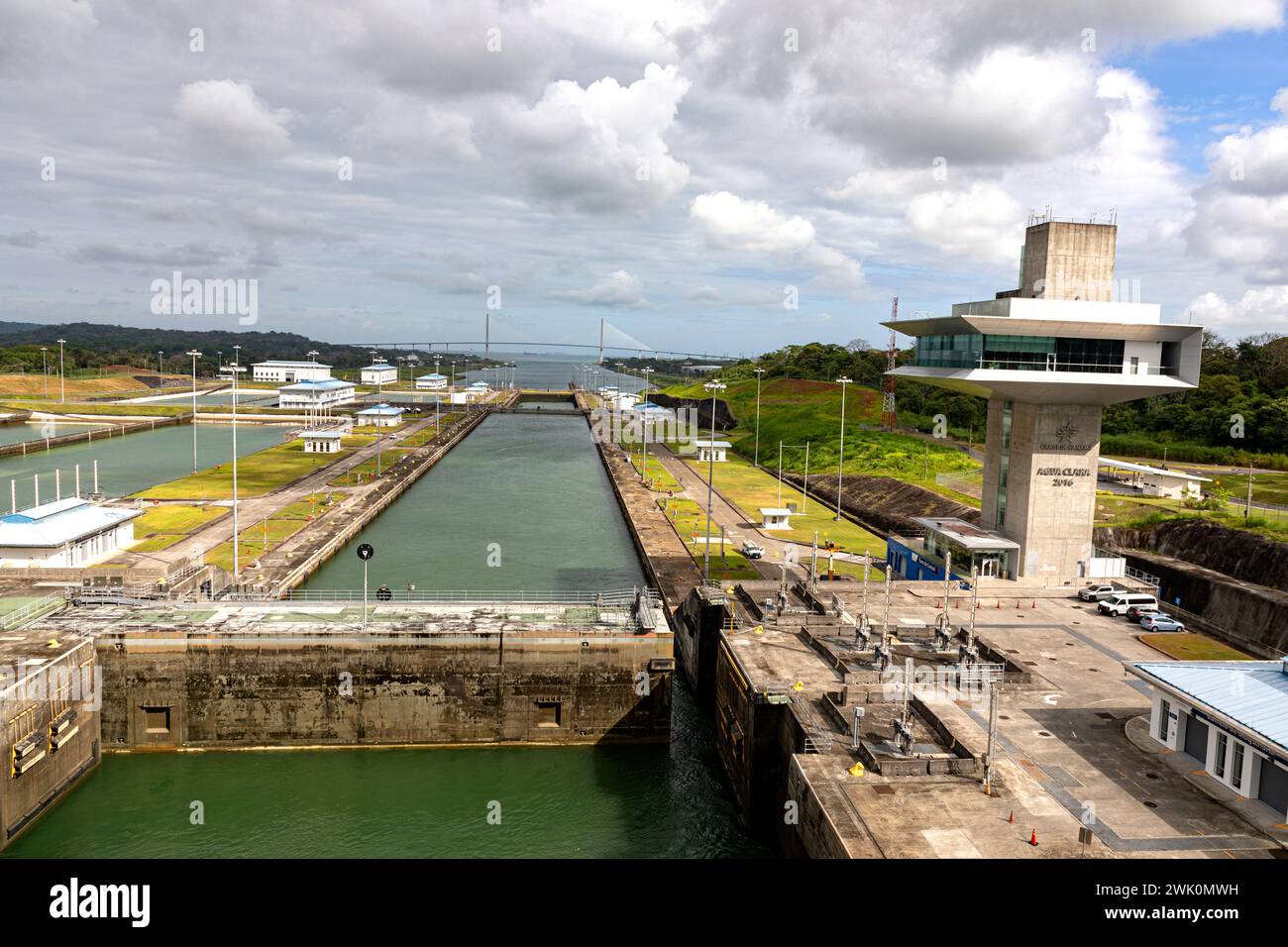 Agua Clara Schleusen mit Kontrollturm Panamakanal. Panama Stockfoto