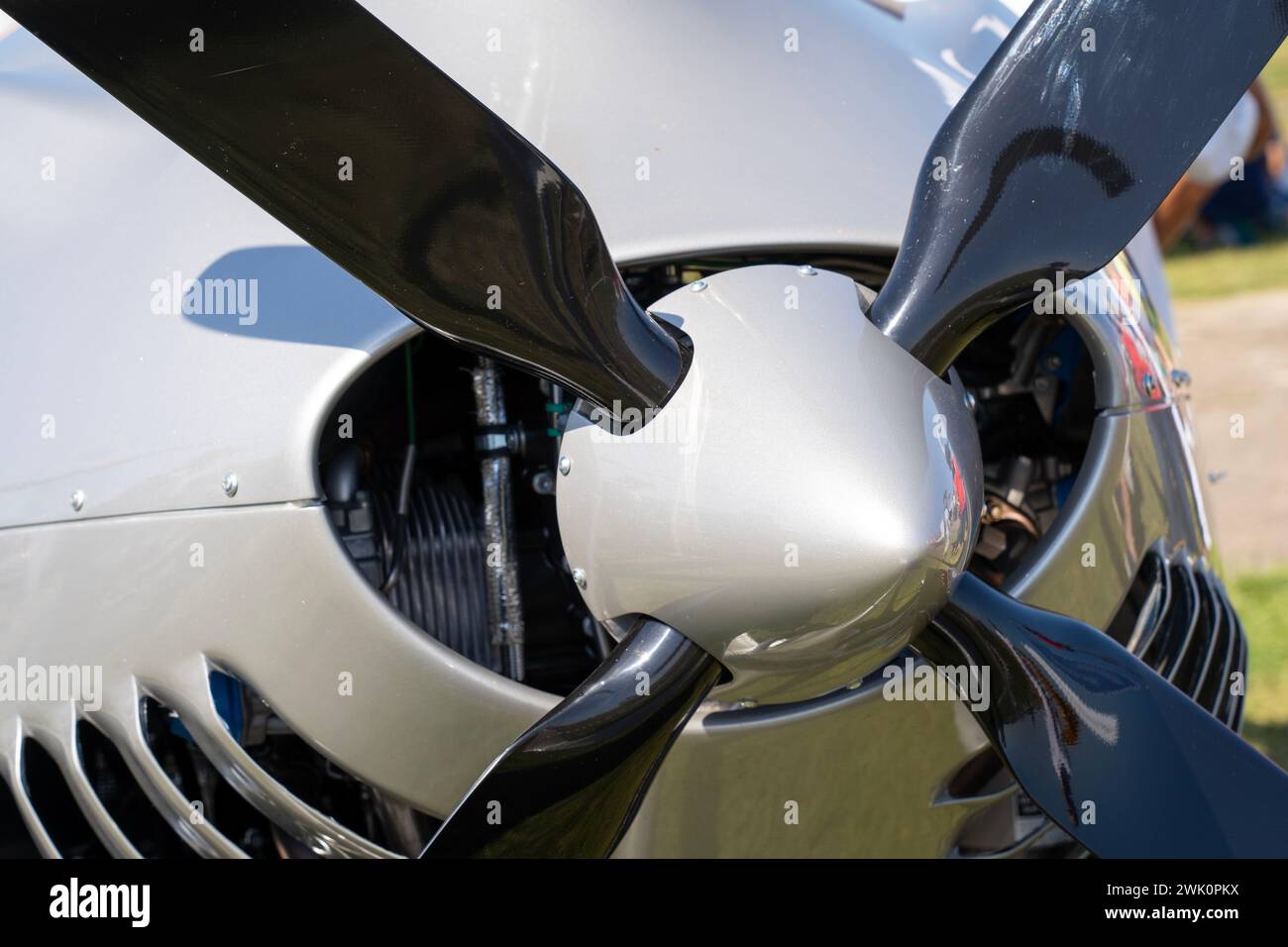 Kleiner Flugzeugpropeller in der Sommersonne Stockfoto