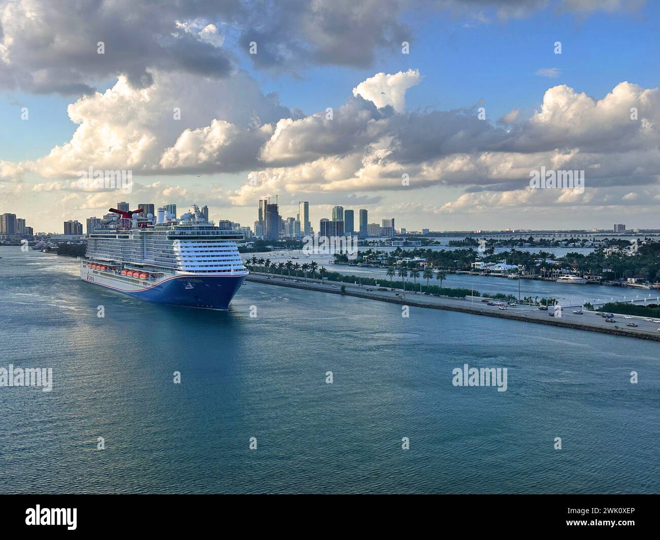 Miami, FL, USA. Januar 2024. Karneval Celebration verlässt Miami für eine Woche karibischer Glückseligkeit, verspricht sonnenverwöhnte Abenteuer, luxuriöse Annehmlichkeiten und unvergessliche Momente auf dem Meer (Foto: © Walter G Arce SR Grindstone Medi/ASP) NUR ZUR REDAKTIONELLEN VERWENDUNG! Nicht für kommerzielle ZWECKE! Stockfoto