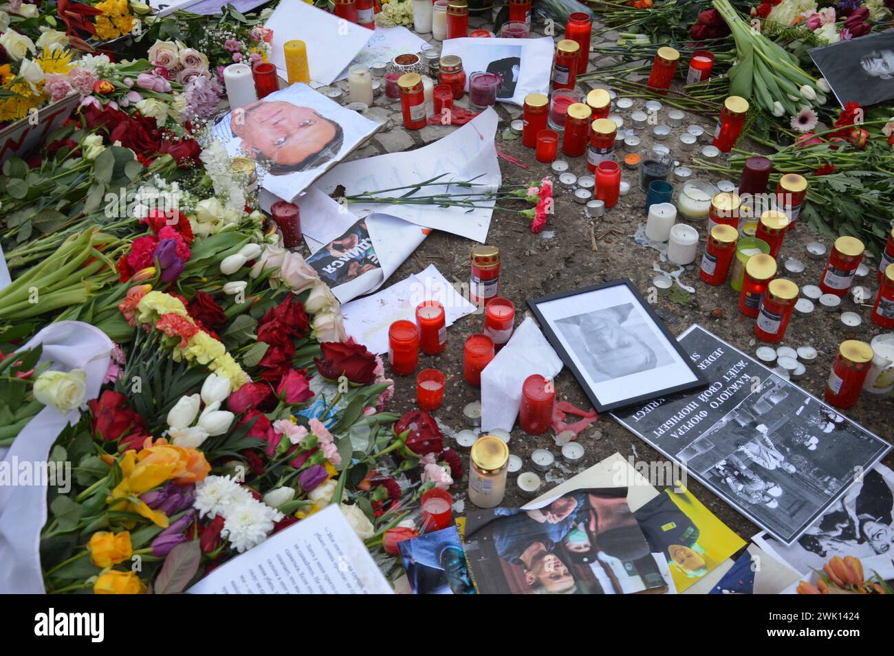 Berlin, Deutschland - 17. Februar 2024 - Mahnwache für Alexej Nawalny vor der russischen Botschaft am Boulevard unter den Linden. (Foto: Markku Rainer Peltonen) Stockfoto