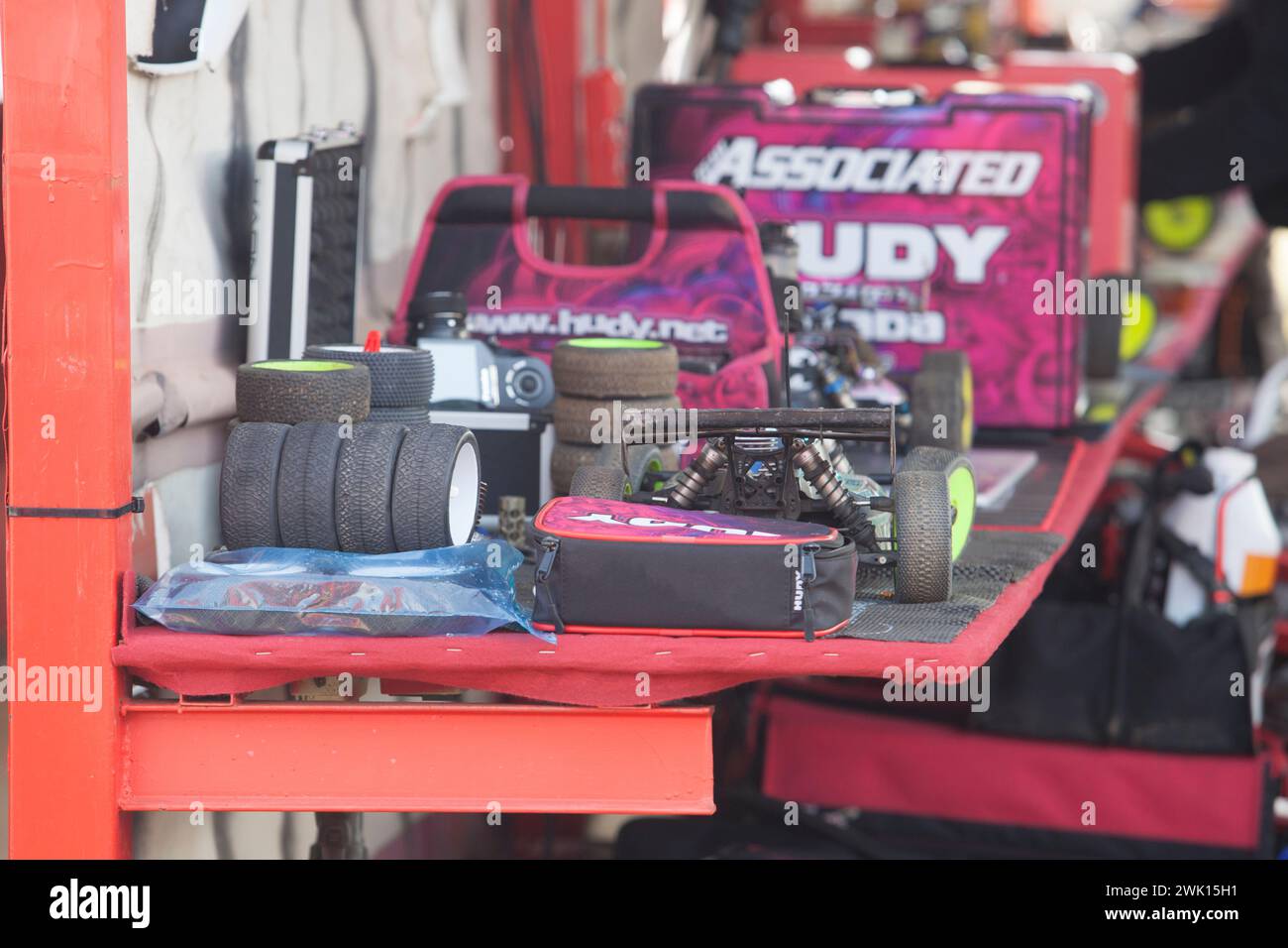 Merida, Spanien - 28. Januar 2024: Extremadura 1/8tt Gas Championship RC Car. Fahrerlager Stockfoto