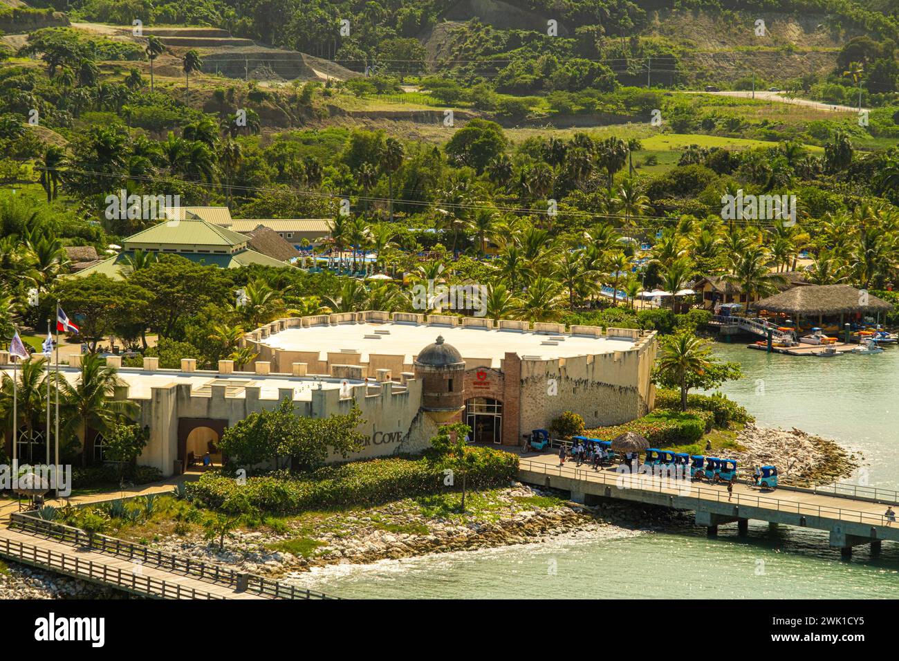 DOMINIKANISCHE REPUBLIK - 1. Januar 2024: Die Dominikanische Republik besetzt die Hälfte der Insel Hispaniola mit Haiti. Es ist zu einer der populärsten geworden Stockfoto
