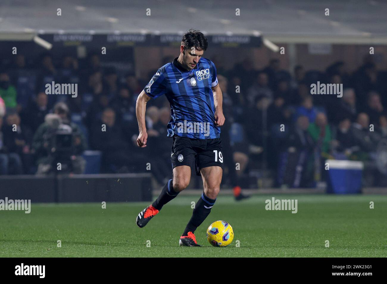 BERGAMO, ITALY - FEBRUARY 17: Berat Djimsiti (Atalanta BC) in action during the Serie A football match between Atalanta and Sassuolo at Gewiss Stadium on February 17, 2024 in Bergamo, Italy. (Photo by Stefano Nicoli/Speed Media/Icon Sportswire) (Icon Sportswire via AP Images) Stockfoto