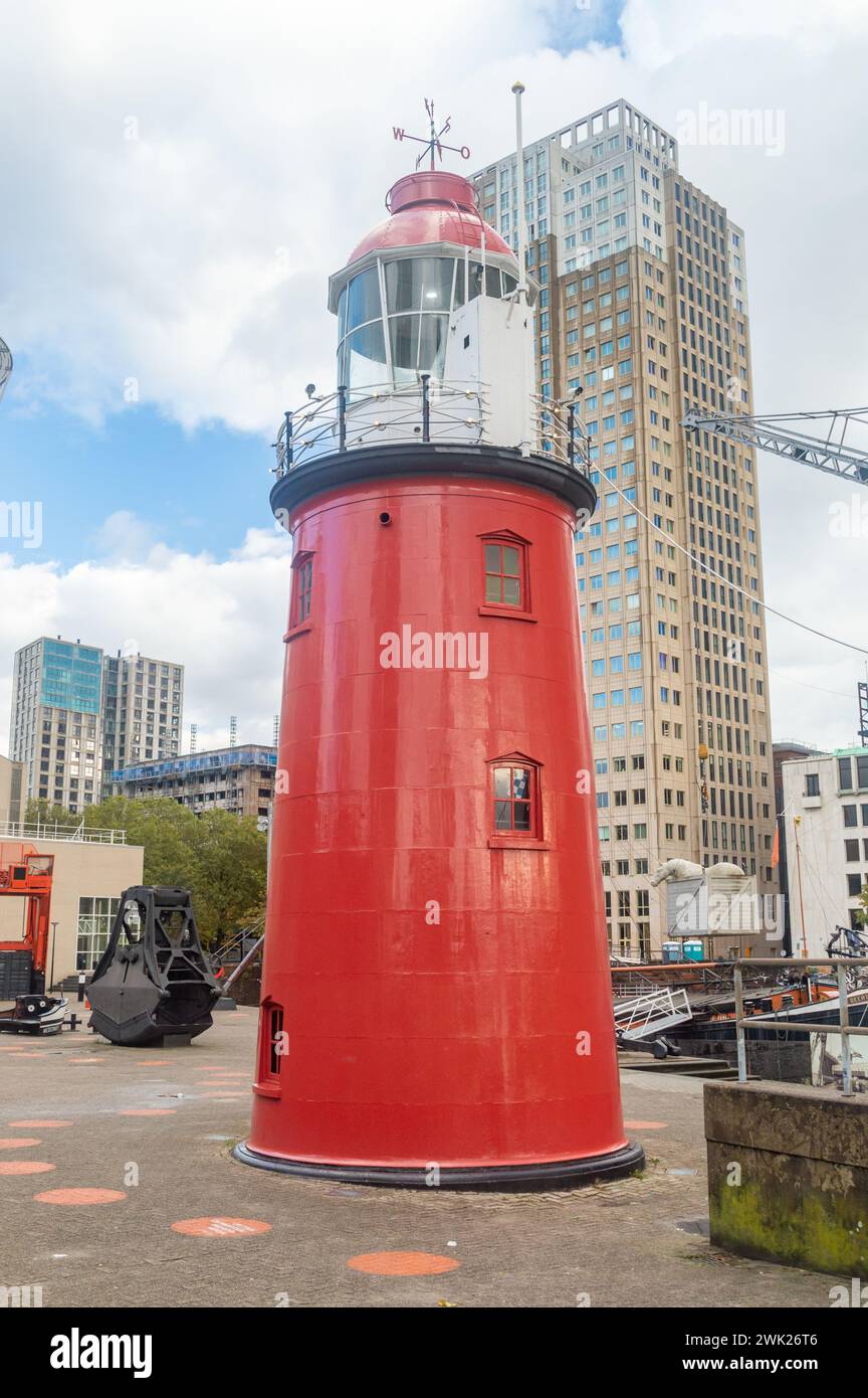 Rotterdam, Nederland - 22. Oktober 2023: Der Leuchtturm „The Low Light of the Hook of Holland“ (Lage licht van Hoek van Holland). Stockfoto