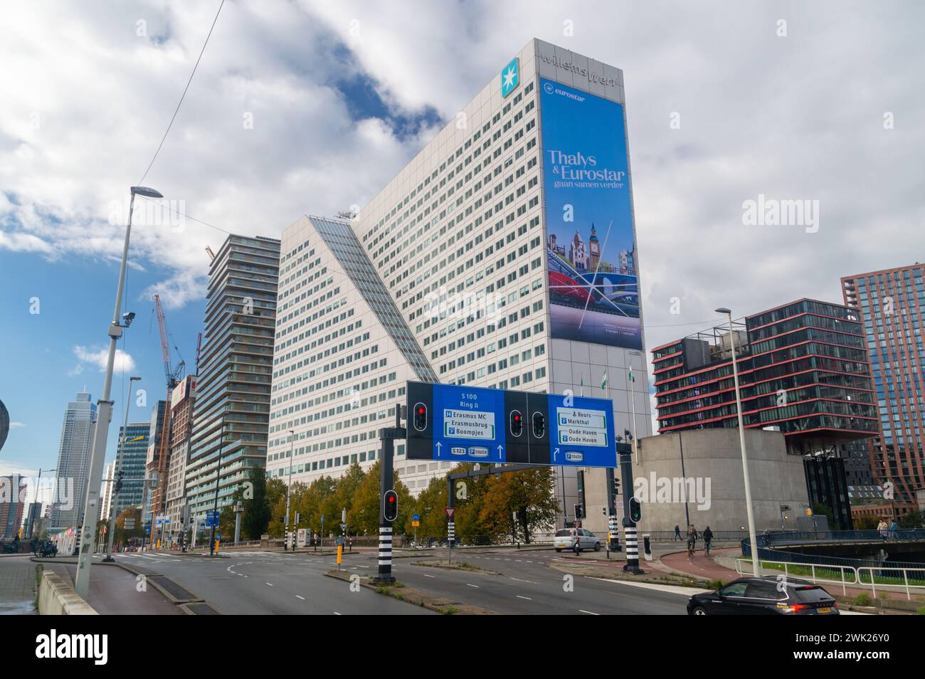 Rotterdam, Nederland - 22. Oktober 2023: Bürogebäude Willemswerf. Stockfoto