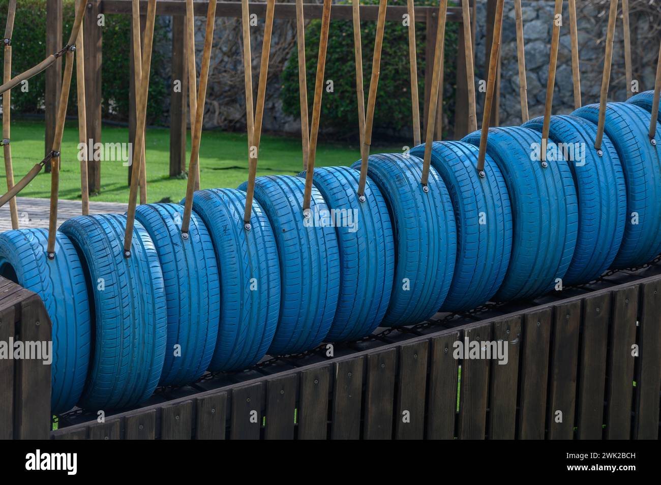 Kinderspielplatz aus Autoreifen, Reifenrecycling 2 Stockfoto