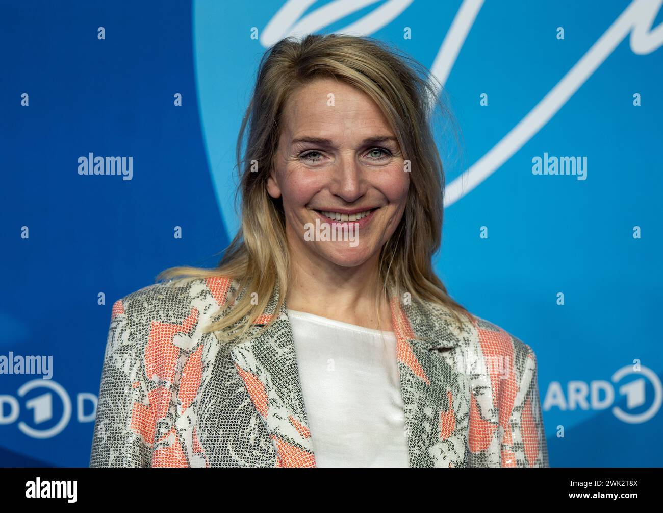 Berlin, Deutschland. Februar 2024. Tanja Wedhorn kommt zur ARD Blue Hour Party während der 74. Berlinale. Quelle: Monika Skolimowska/dpa/Alamy Live News Stockfoto