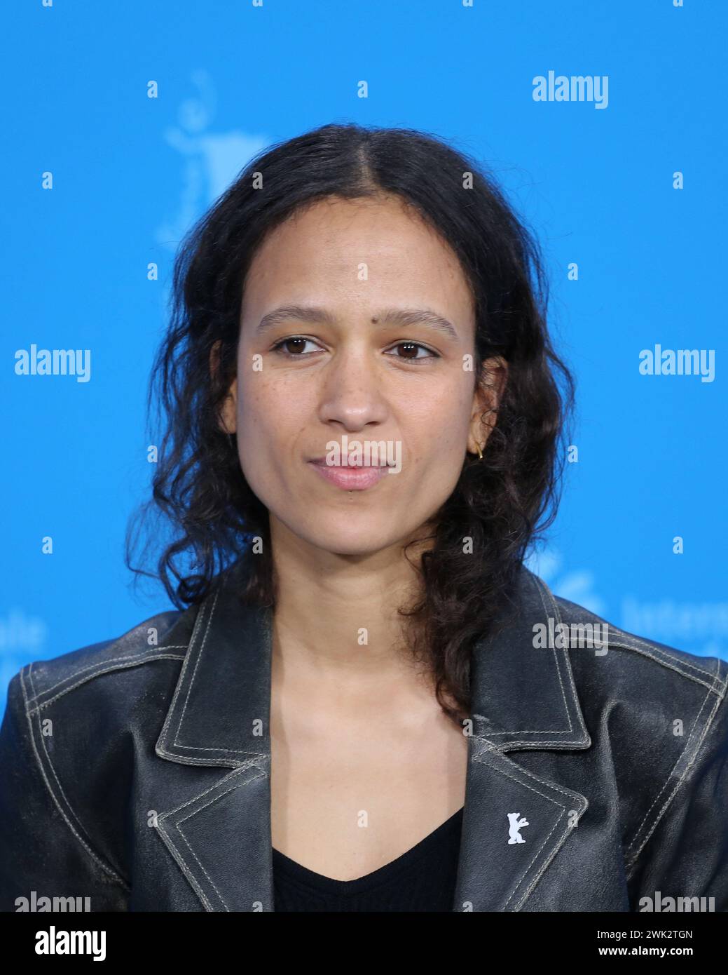 Berlin, Deutschland. Februar 2024. Regisseur, Drehbuchautor, Mati Diop beim Fotobesuch für den Film Dahomey beim 74. Berlinale International Film Festival. Foto: Doreen Kennedy/Alamy Live News Stockfoto