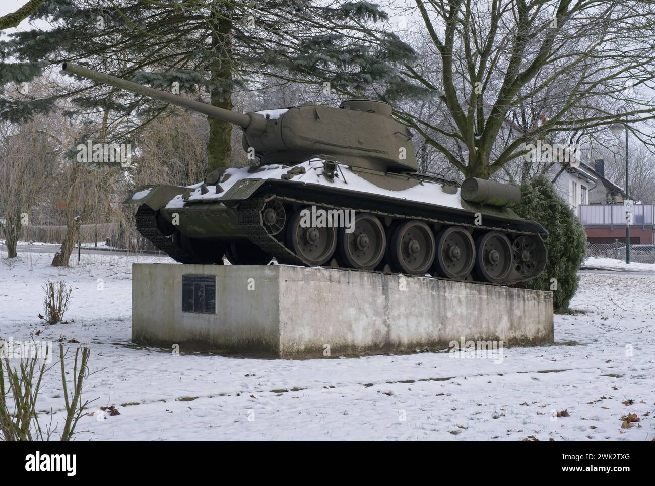 Lalendorf, Deutschland - 12. Januar 2024. Sowjetische Panzer-Gedenkstätte T-34 Lalendorf. Es ist der einzige Panzer, der in Mecklenburg-Vorpommern während des zweiten Überlebens erhalten blieb Stockfoto