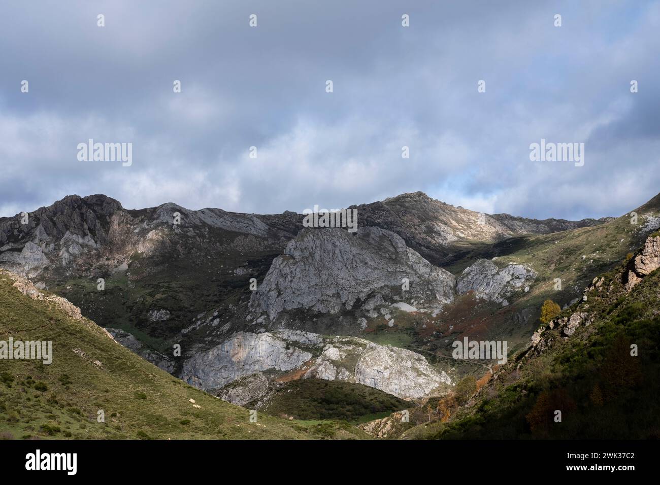 Asturien, Spanien - 4. November 2022 : Berge von Somiedo Stockfoto