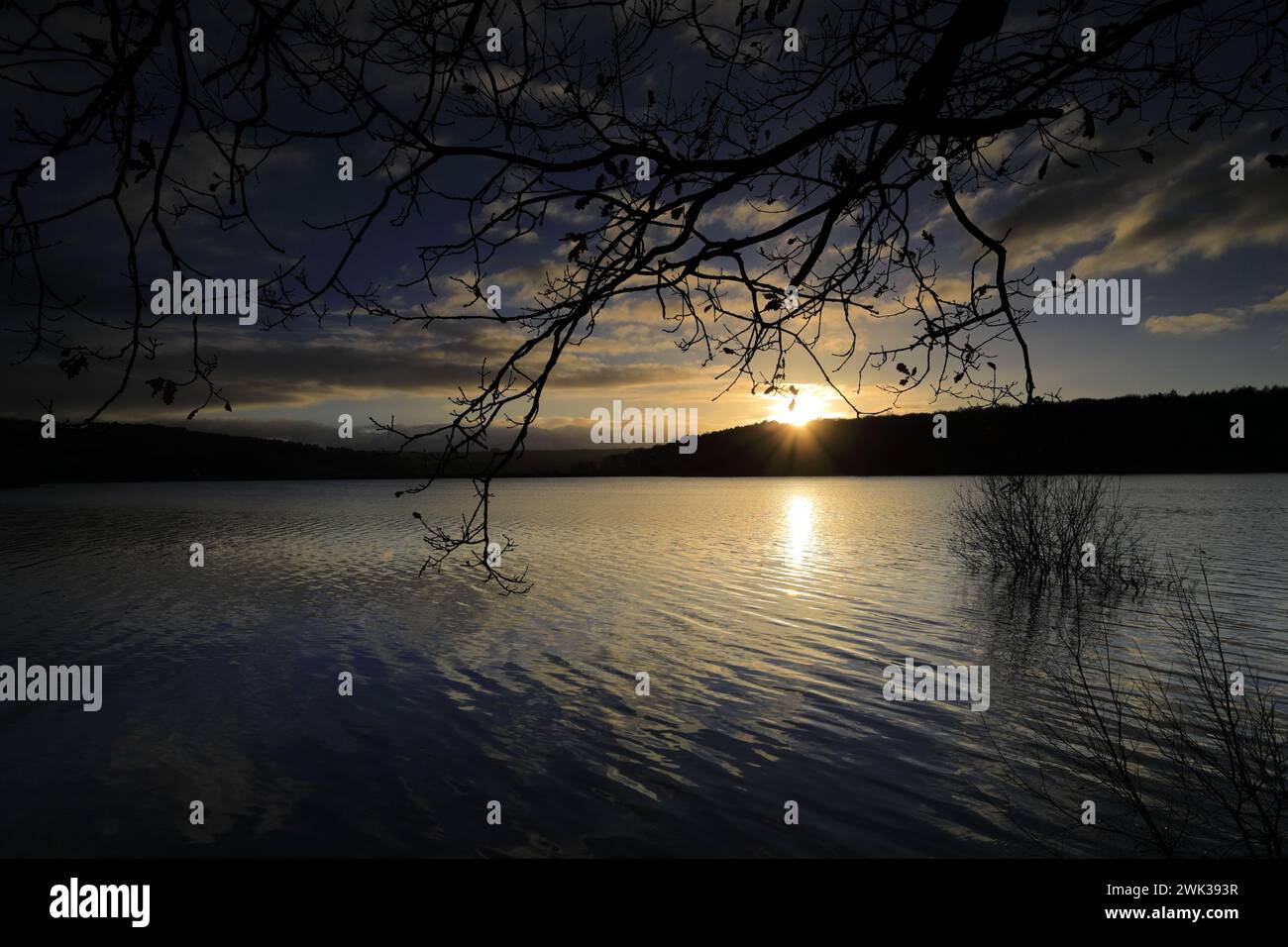 Herbstblick über das Swinsty Reservoir im Washburn Valley westlich von Harrogate Town, Yorkshire Dales National Park, England, Großbritannien Stockfoto