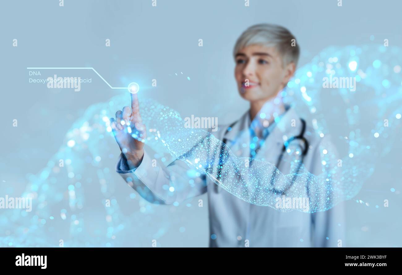 Freundliche Genetikerin und moderne Technologie im Gesundheitswesen Stockfoto