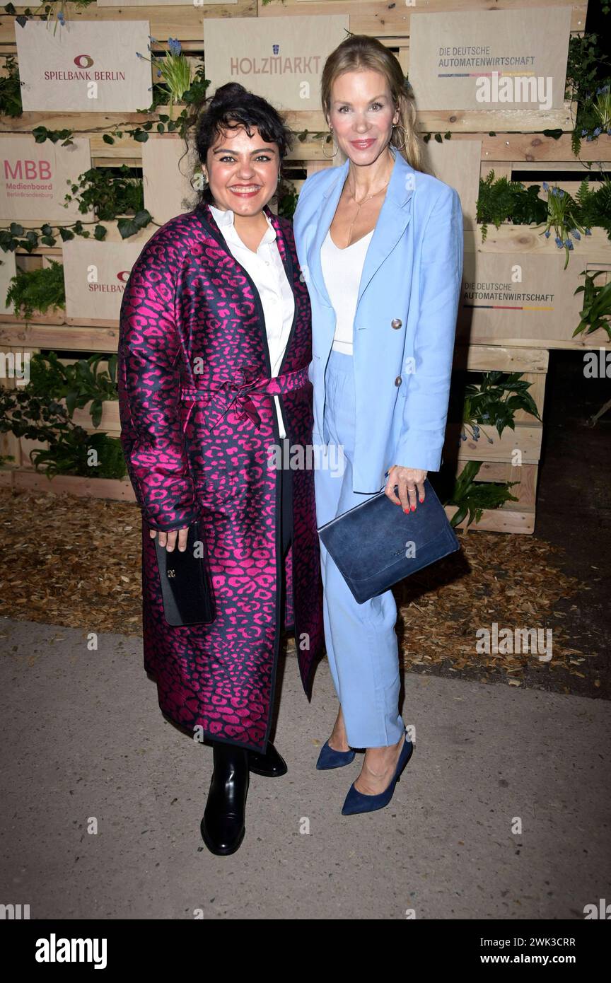 Sara Fazilat und Nina Gnädig bei der Medienboard Party 2024 im Rahmen der Berlinale 2024 am Holzmarkt. Berlin, 17.02.2024 *** Sara Fazilat und Nina Gnädig auf der Medienboard Party 2024 im Rahmen der Berlinale 2024 im Holzmarkt Berlin, 17 02 2024 Foto:XF.xKernx/xFuturexImagex mbb_4248 Stockfoto