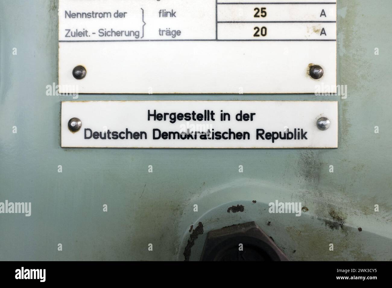 Made in DDR an einer alten Guillotine in einer Druckerei in Zypern. Stockfoto