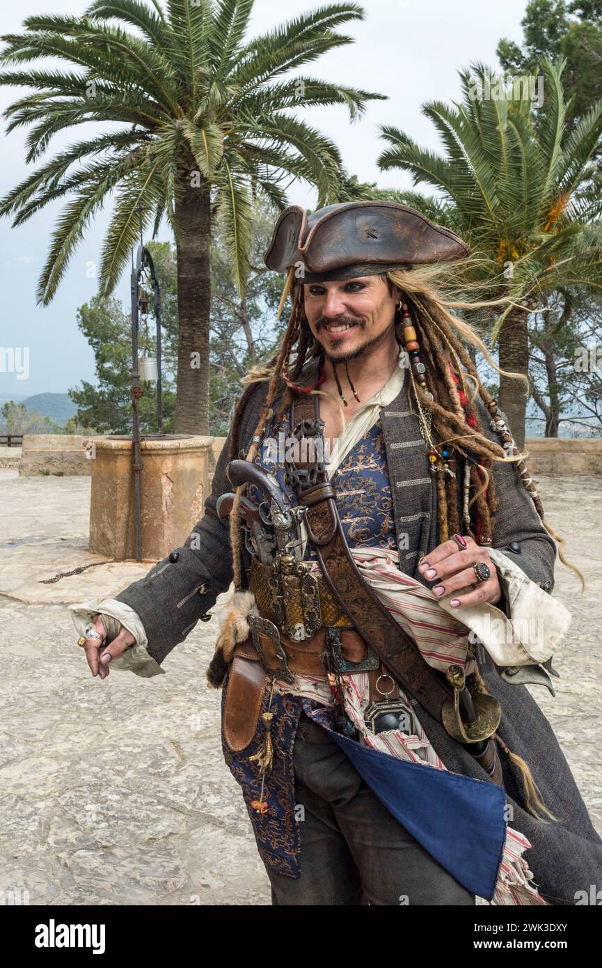 Die Piraten-Abenteuertour für Kinder 'Mini Mallorca' mit Jack Sparrow Double 'The German Jack' Björn Kuhlow auf einer Reise über die Insel. Stockfoto