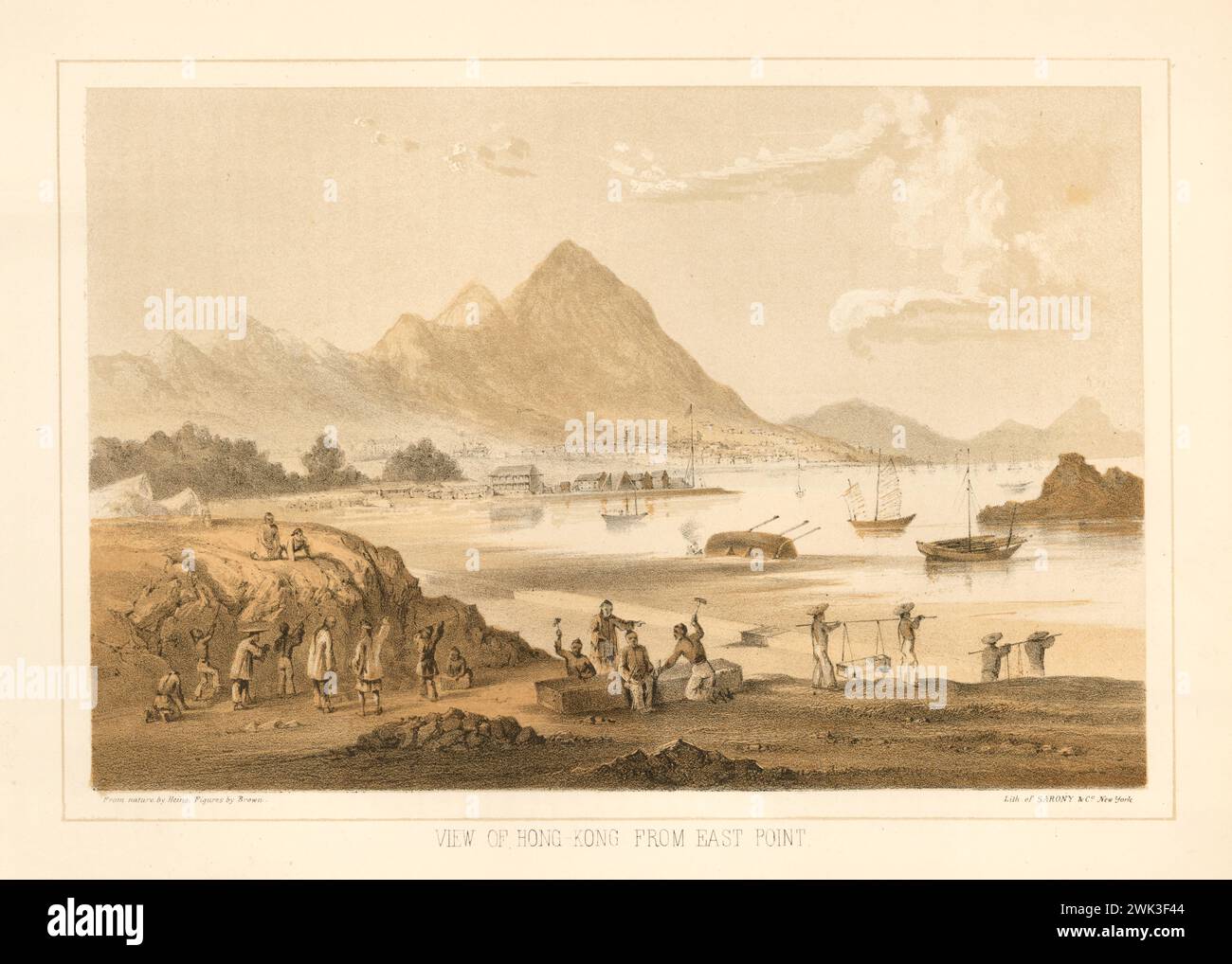 Farb-Lithografie. Blick auf Hongkong vom East Point, William Heine 1850 Zeigt die kleine Stadt Hong Kong auf der anderen Seite der Causeway Bay. Im Vordergrund bauen Chinesen Steine zum Bauen ab. Kellett Island. Der Victoria Peak ist in der Nähe. Stockfoto