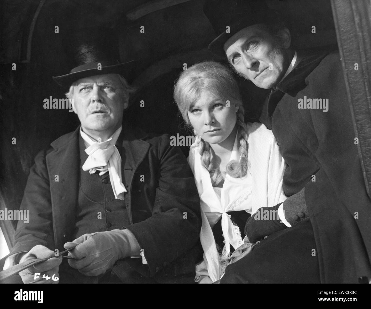 THORLEY WALTERS, SUSAN DENBERG und PETER CUSHING KREIERTEN 1967 in einer FRANKENSTEINER Szene DIE Regisseurin TERENCE FISHER, die Schriftstellerin ANTHONY HINDS Kostümdesign ROSEMARY BURROWS und LARRY STEWART Music JAMES BERNARD A Hammer Film Production / Warner-Pathe Stockfoto