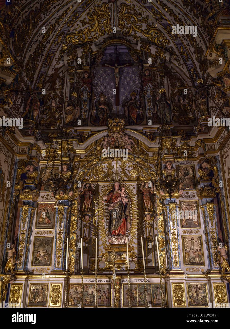 Der wunderschön verzierte Altar der Kathedrale in Orihuela, Alicante, Spanien. Stockfoto