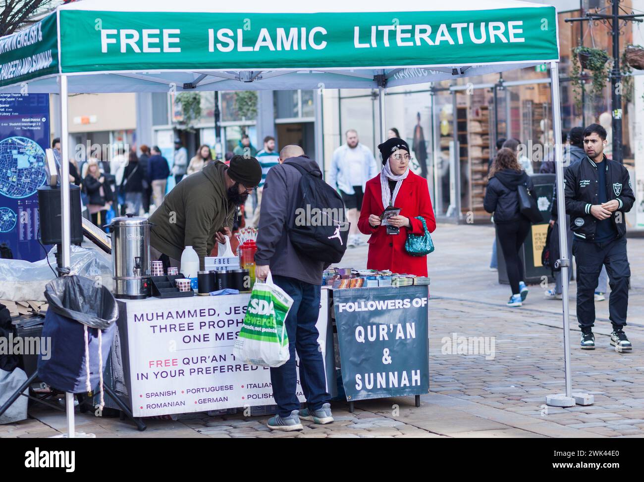 Ein Festzelt, das den Islam fördert und kostenlose Literatur anbietet Stockfoto