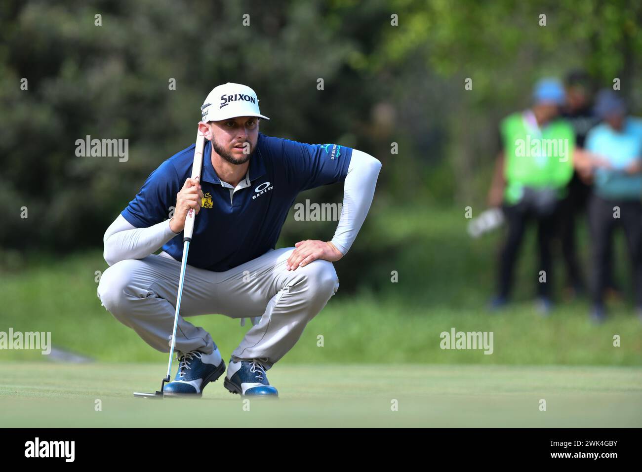 SERDANG - 18. Februar: John Catlin aus den USA steht am 18. Februar 2024 im Mines Resort & Golf Club, Serdang, Selangor, Malaysia, am 1. Loch in der Finalrunde 0f IRS Prima Malaysia Open 2024. (Foto von Ali Mufti) Credit: Ali Mufti/Alamy Live News Stockfoto