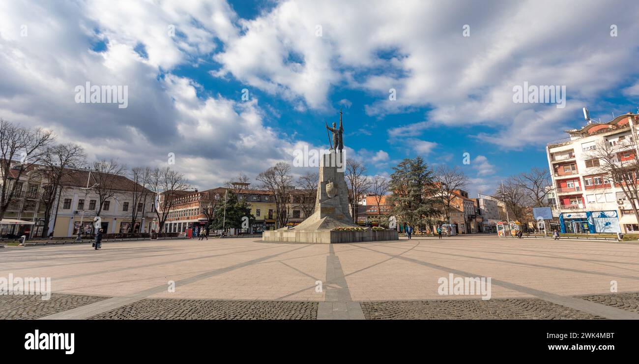 Kraljevo, Serbien - 18. Februar 2022: Denkmal für die serbischen Krieger, die in den Kriegen von 1912 bis 1918 für die Freiheit starben, Soldat, alias Milutin, am mai Stockfoto