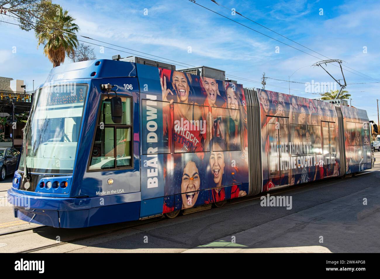 Sun Link Streetcar auf dem University Blvd vor der University of Arizona in Tucson Stockfoto