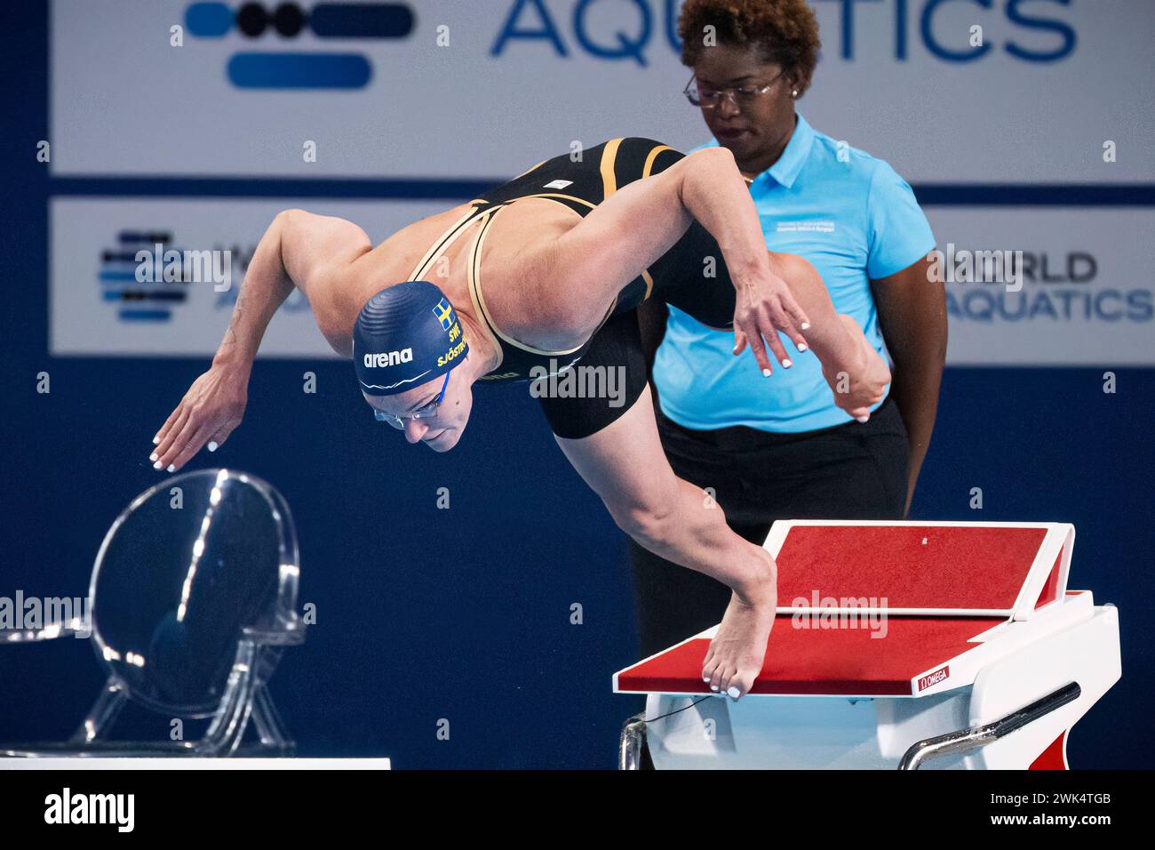 Doha, Katar. Februar 2024. Sarah Sjoestroem aus Schweden tritt im 50 m Freistil-Finale der schwimmenden Frauen während der 21. Aquatikweltmeisterschaft im Aspire Dome in Doha (Katar) am 18. Februar 2024 an. Quelle: Insidefoto di andrea staccioli/Alamy Live News Stockfoto