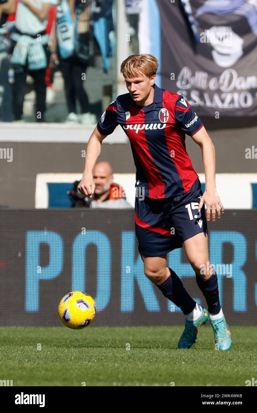 Victor Kristiansen aus Bologna spielt am 18. Februar 2024 beim Fußballspiel SS Lazio – Bologna FC Stadio Olimpico in Rom. Stockfoto
